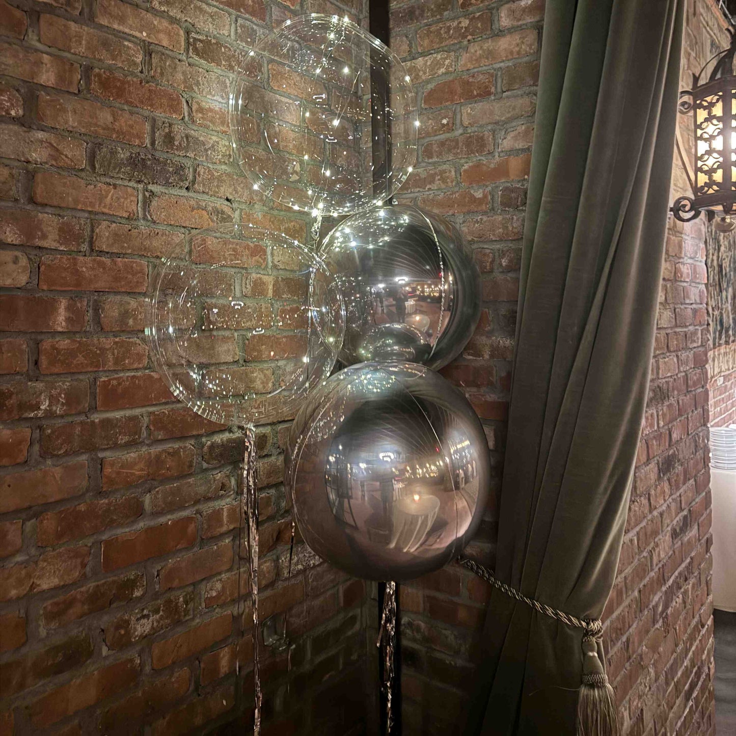 5 LED & Silver Centerpiece Christmas & NYE Balloons