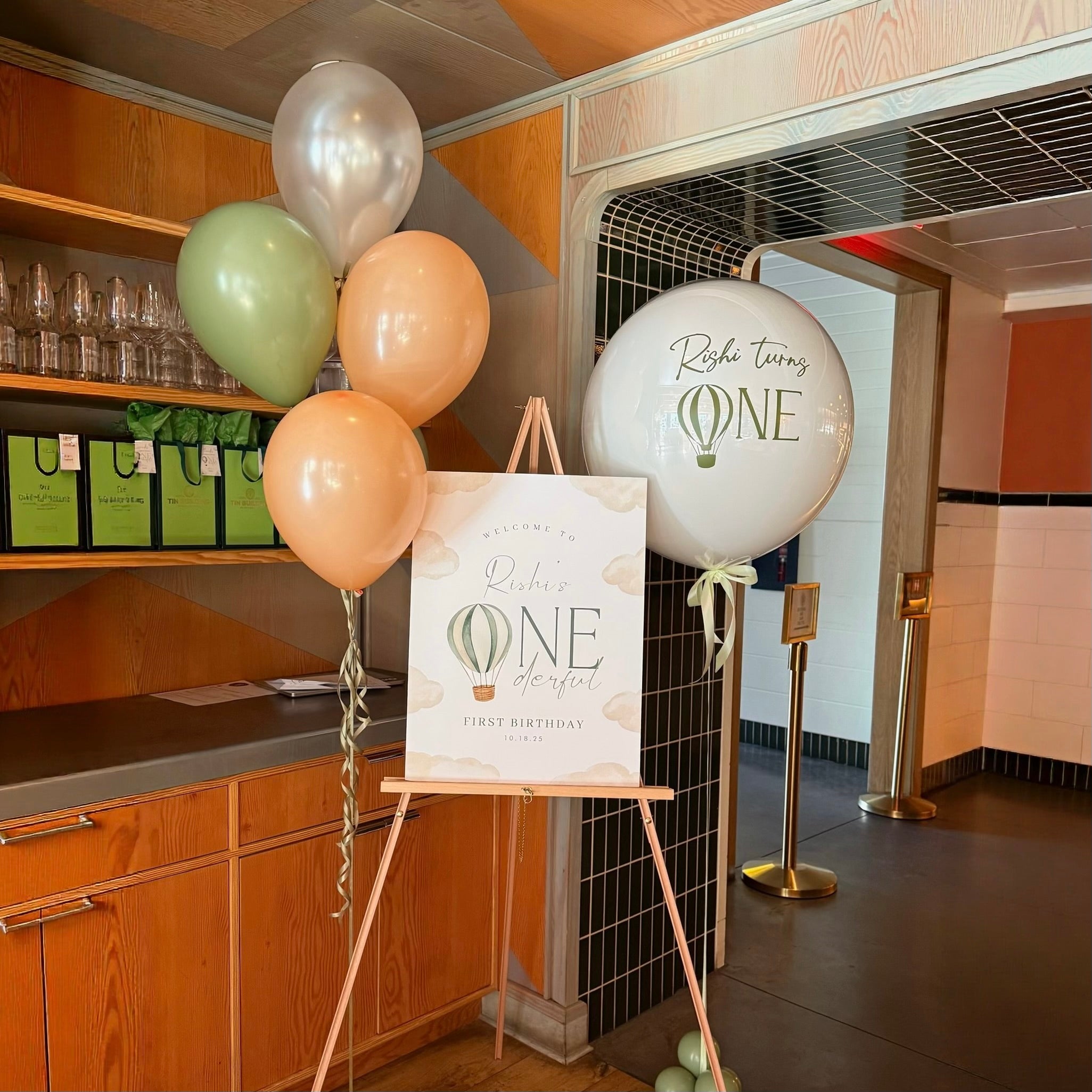 Welcome Sign Stand with Balloon Set