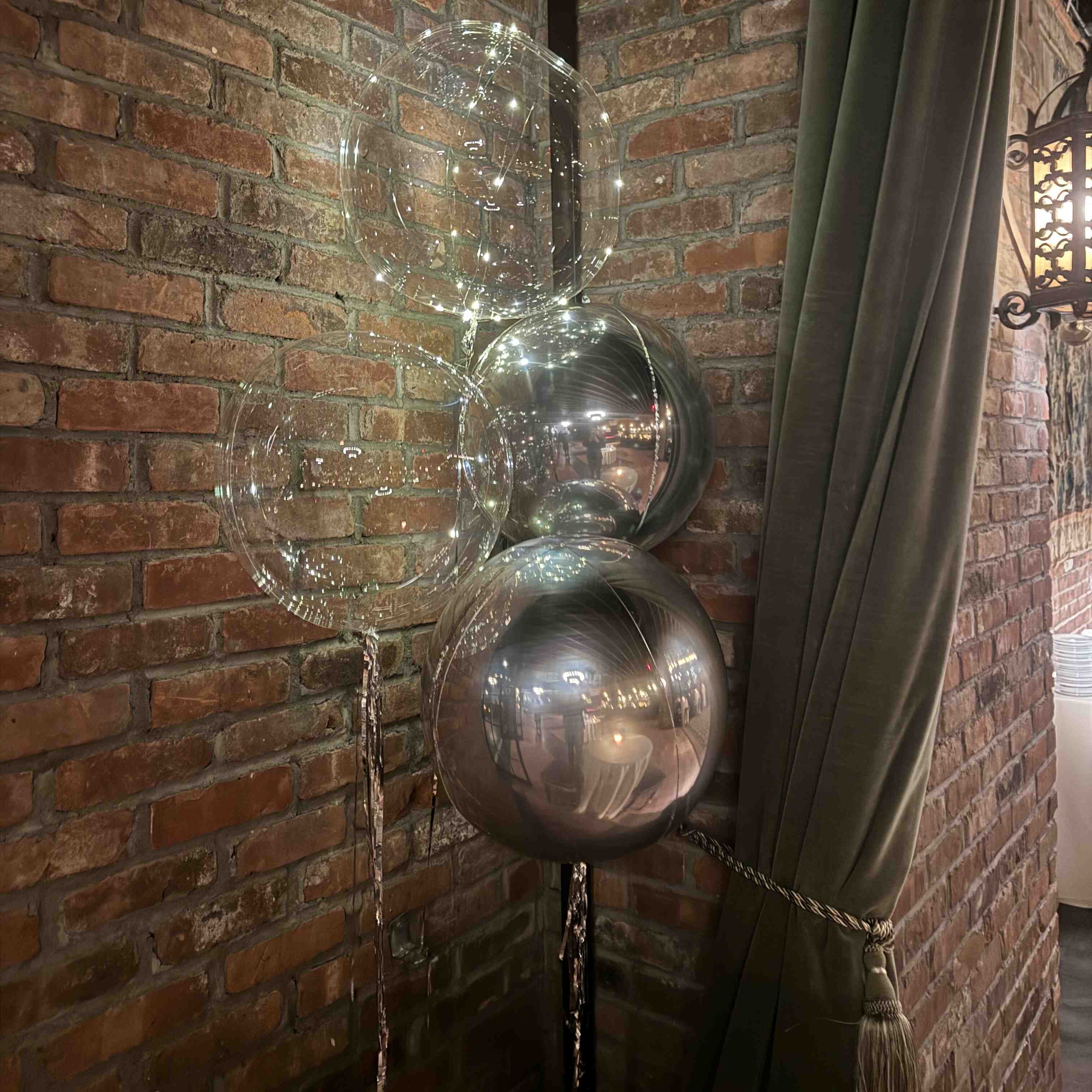 5 LED & Silver Centerpiece Christmas & NYE Balloons