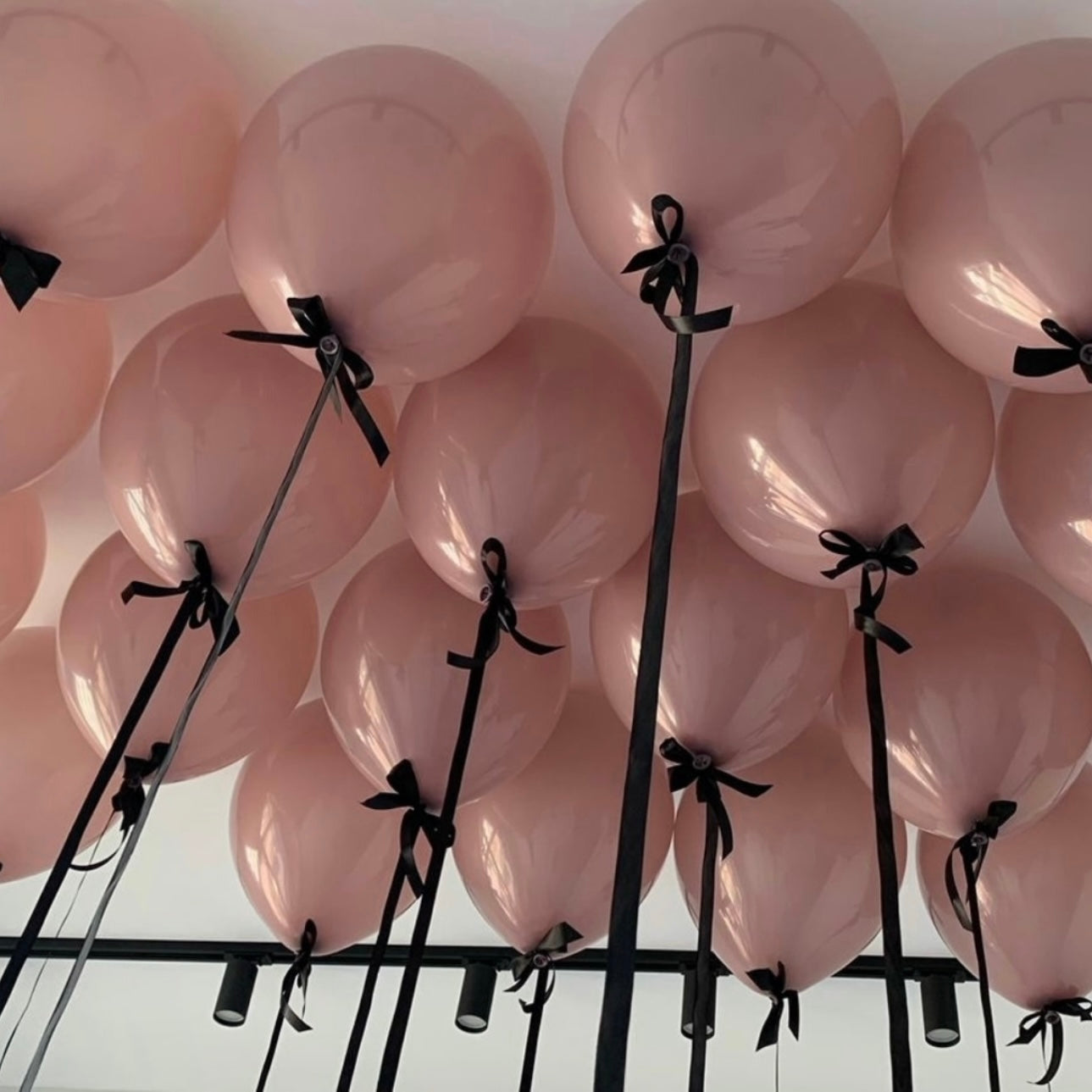 Ceiling Balloons with Bows (Select ONE Color)